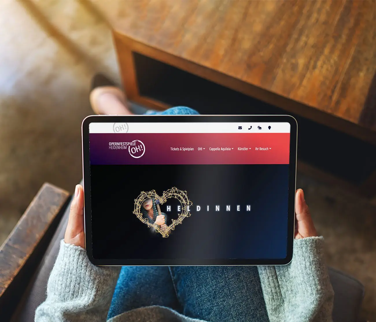 Webseite der Opernfestspiele auf einem Tablet