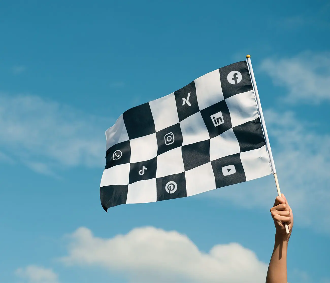 Ziel Fahne mit Social Media Icons