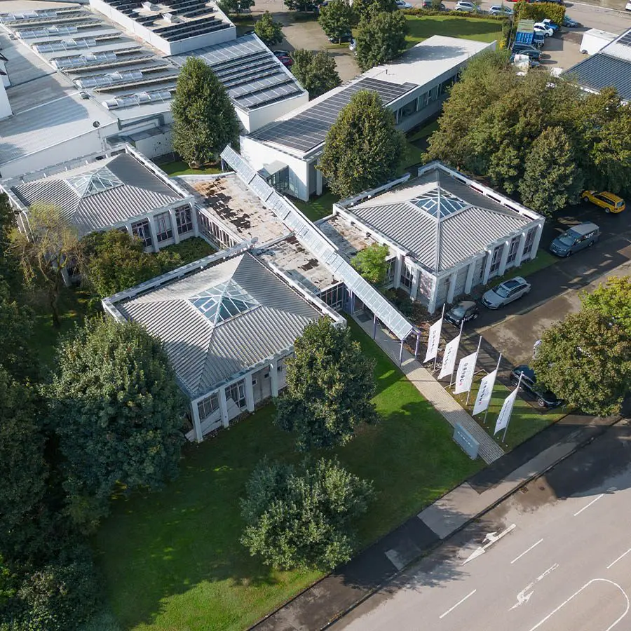 Drohnenansicht des Gebäudes der Agentur Hüper
