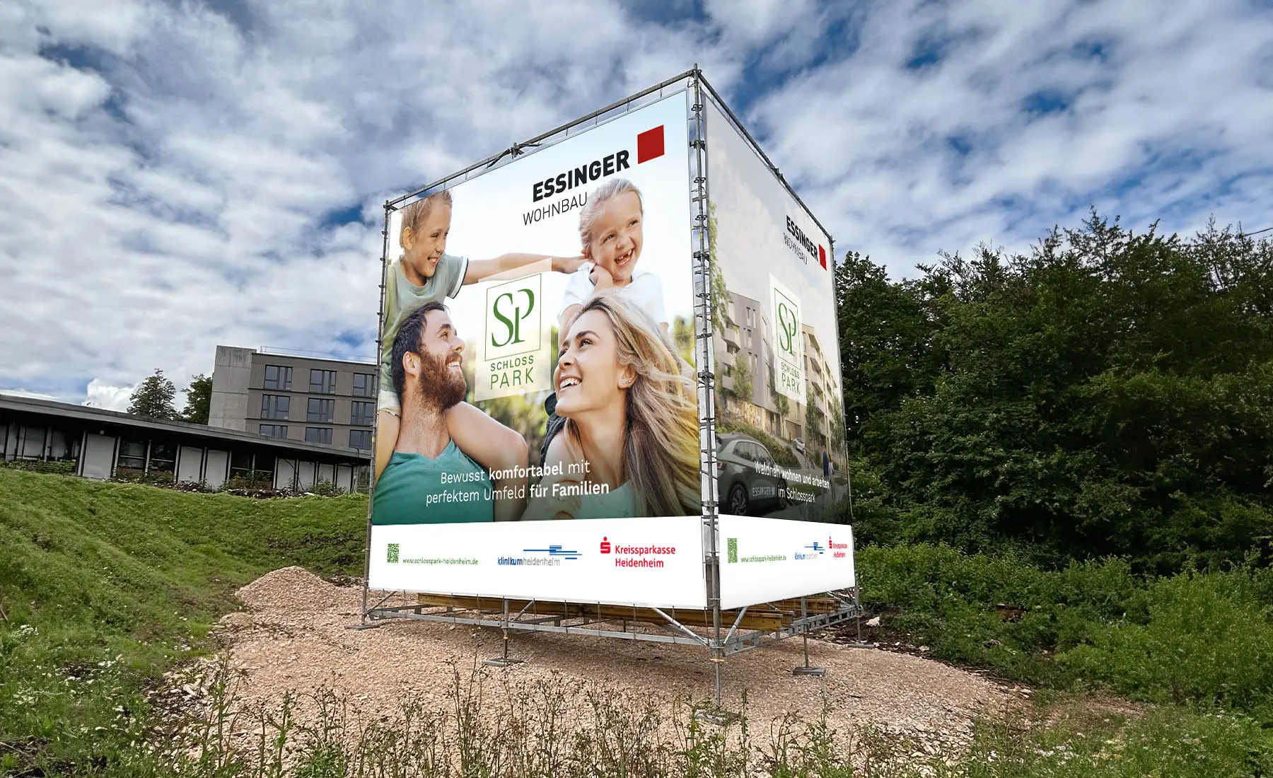 Werbeturm zur Auffahrt in den Schlosspark