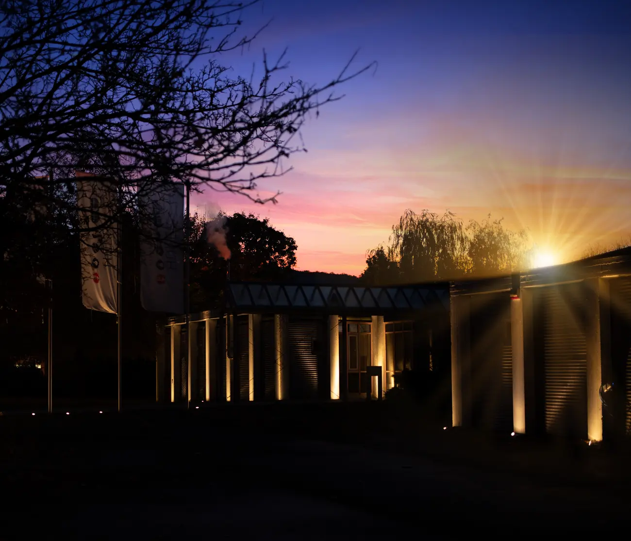Agentur im Sonnenaufgang